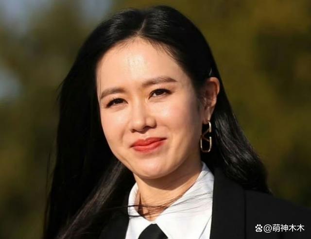 全智贤时装周生图曝光！明星失去滤镜真不行
