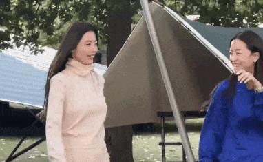 全智贤时装周生图曝光！明星失去滤镜真不行