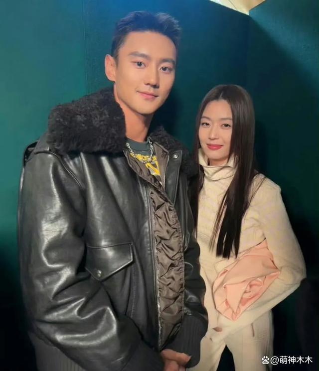 全智贤时装周生图曝光！明星失去滤镜真不行