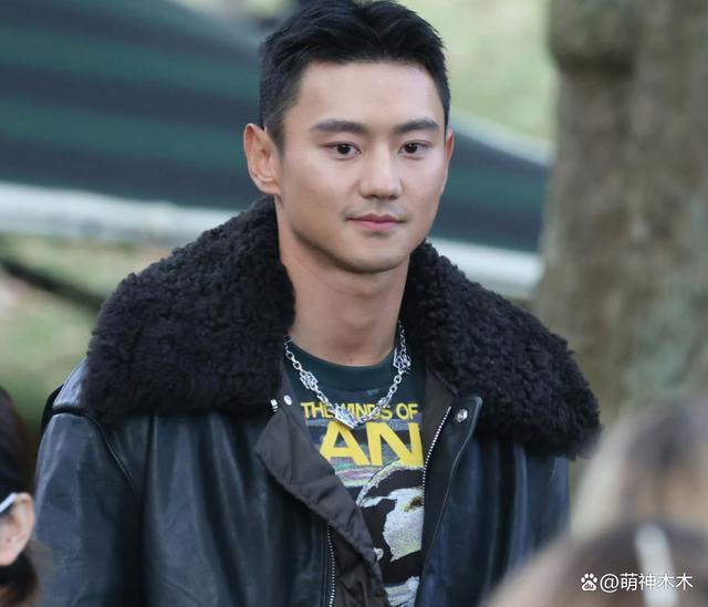 全智贤时装周生图曝光！明星失去滤镜真不行
