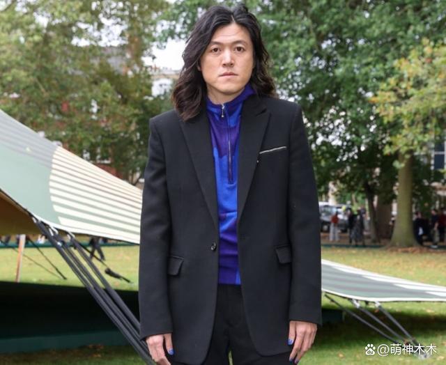 全智贤时装周生图曝光！明星失去滤镜真不行