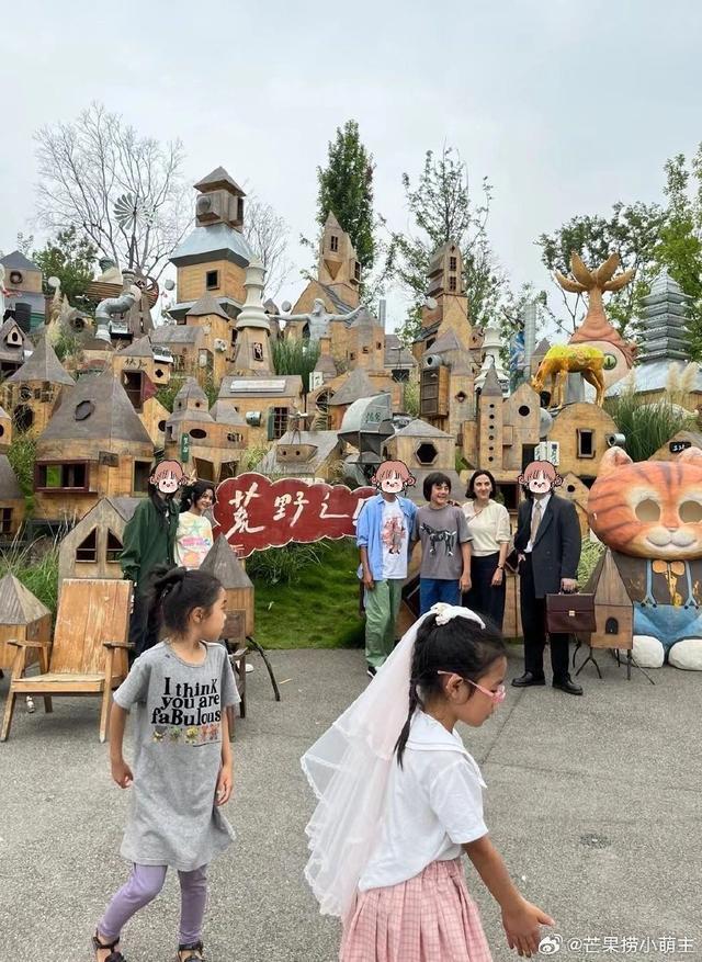 刘烨老婆带一双儿女出游 诺一长高不少霓娜越来越漂亮
