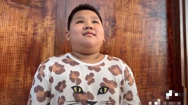 郭德纲悉尼用餐阵仗大，超7人围着护送，亿万豪宅内景罕曝光