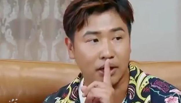 他俩，悄悄把婚离了？