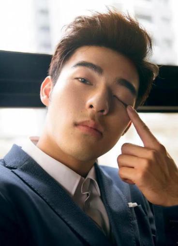 他俩，悄悄把婚离了？