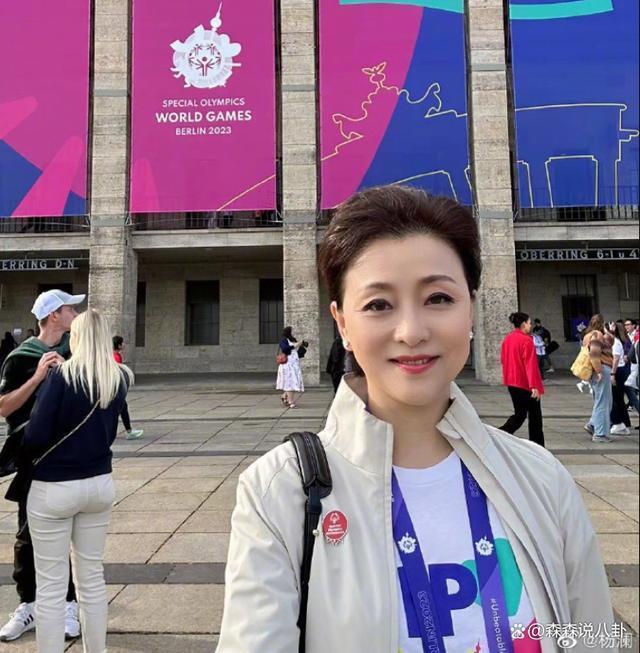 杨澜结婚28年发文向富商丈夫示爱，吴征又胖了