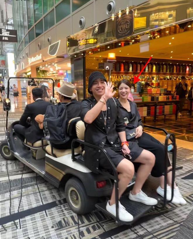 曝王大陆蔡卓宜疑似分手，新女伴身份曝光，曾共赴派对戴同款