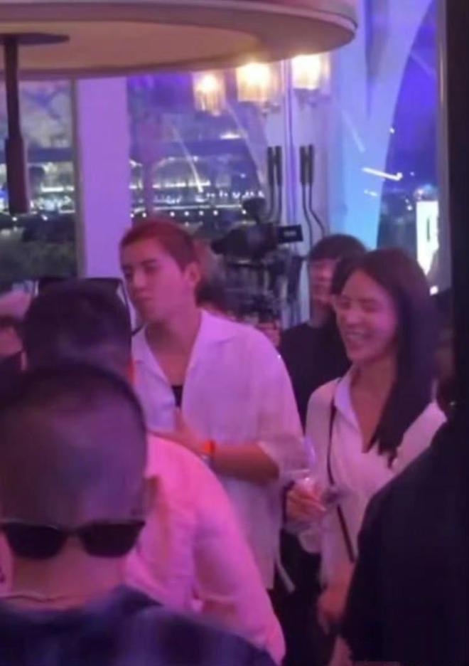 曝王大陆蔡卓宜疑似分手，新女伴身份曝光，曾共赴派对戴同款