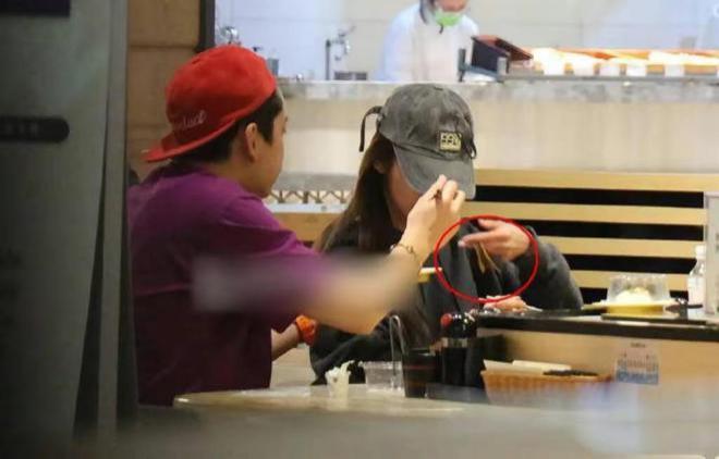 曝王大陆蔡卓宜疑似分手，新女伴身份曝光，曾共赴派对戴同款
