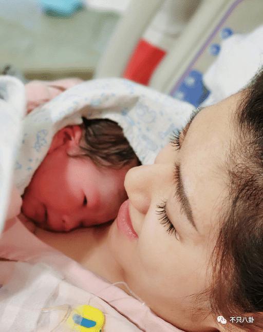 就因未婚生子，都在逼问她什么时候去领证办婚礼？