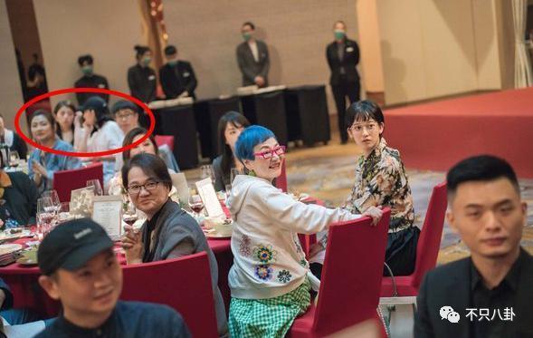 就因未婚生子，都在逼问她什么时候去领证办婚礼？