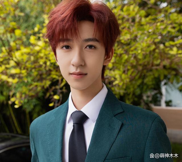 时代少年团开学季，军训录综艺各有忙碌，还有人备战高考