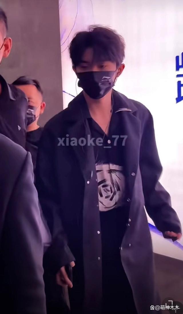 时代少年团开学季，军训录综艺各有忙碌，还有人备战高考