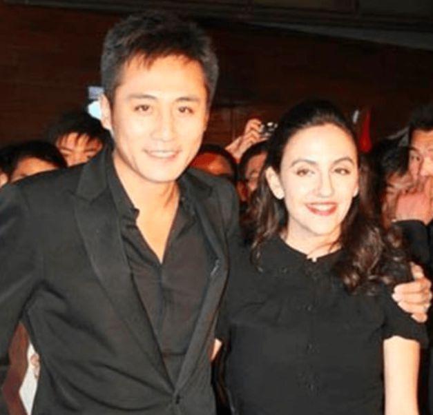 刘烨一家四口外出被遇，儿子诺一长成小帅哥，女儿亭亭玉立