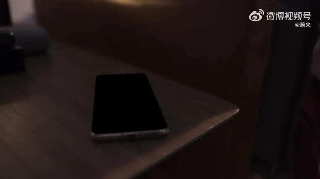 预计9月21日发布，疑似蔚来首款手机曝光：采用曲面屏