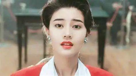 李嘉欣被挤出香港阔太团，黎姿成了座上宾