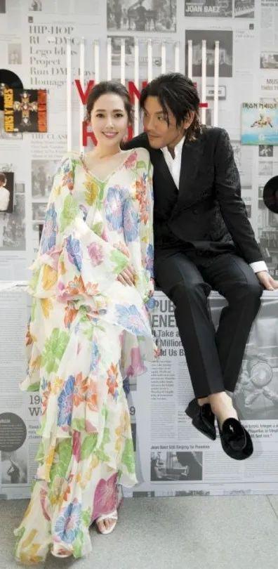 突然肯复婚？又多分200亿的豪门阔太私下到底什么样？