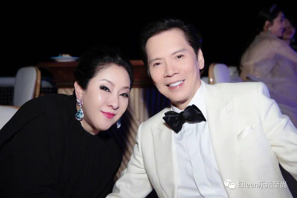 突然肯复婚？又多分200亿的豪门阔太私下到底什么样？