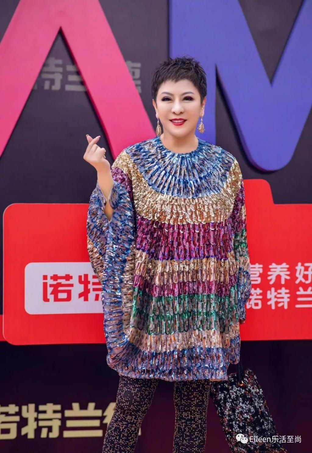 突然肯复婚？又多分200亿的豪门阔太私下到底什么样？