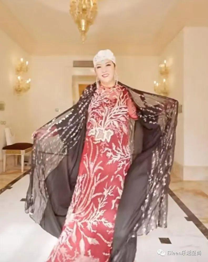 突然肯复婚？又多分200亿的豪门阔太私下到底什么样？