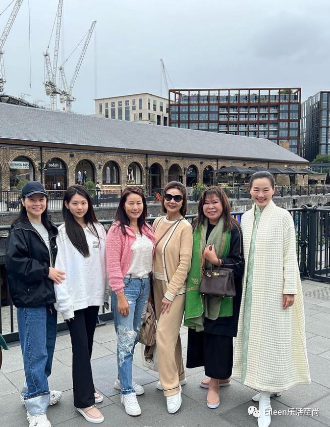 突然肯复婚？又多分200亿的豪门阔太私下到底什么样？