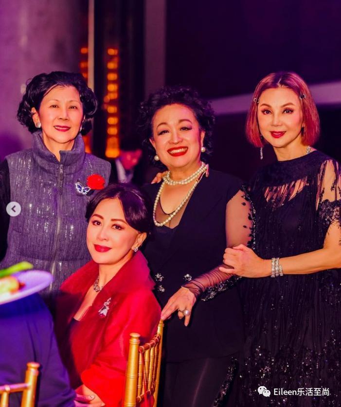 突然肯复婚？又多分200亿的豪门阔太私下到底什么样？