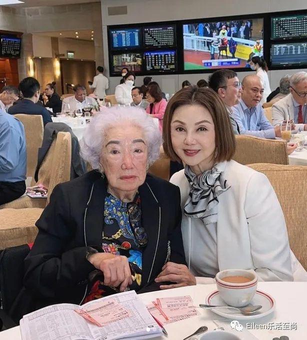 突然肯复婚？又多分200亿的豪门阔太私下到底什么样？