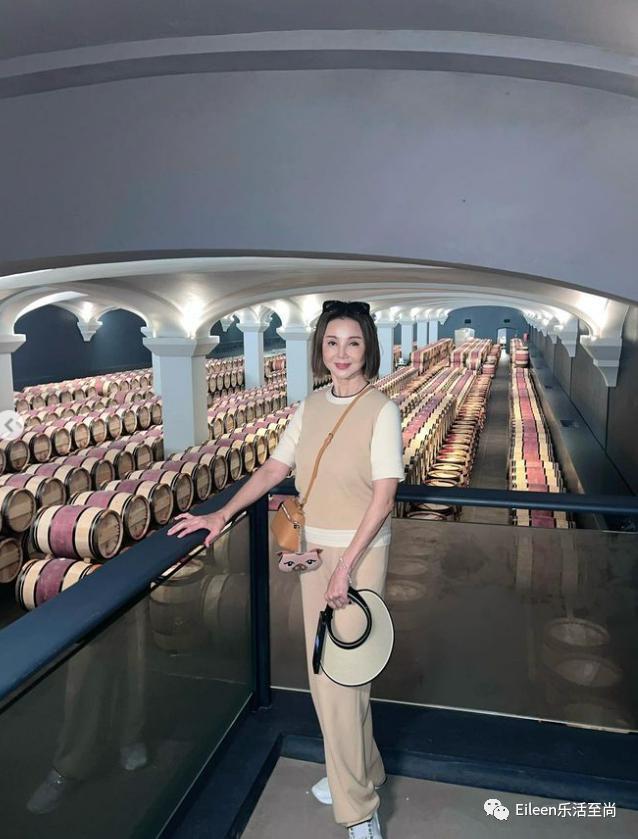 突然肯复婚？又多分200亿的豪门阔太私下到底什么样？