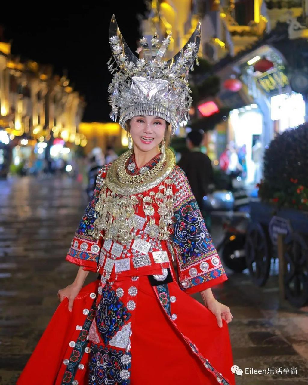 突然肯复婚？又多分200亿的豪门阔太私下到底什么样？