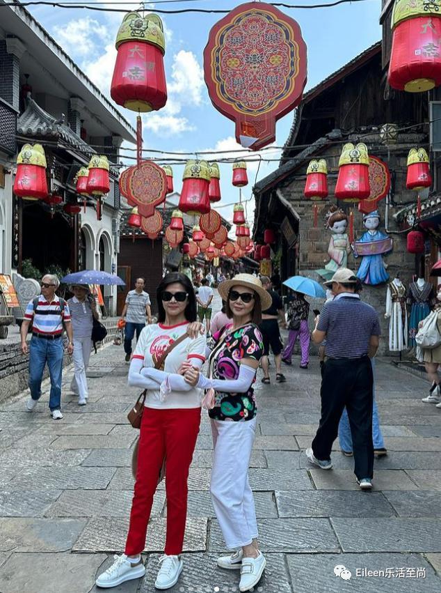 突然肯复婚？又多分200亿的豪门阔太私下到底什么样？