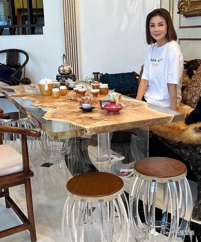 突然肯复婚？又多分200亿的豪门阔太私下到底什么样？