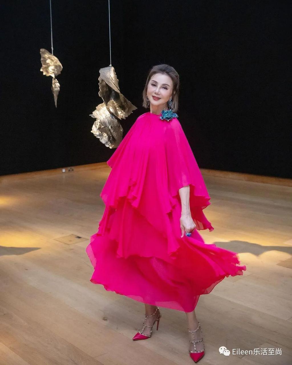 突然肯复婚？又多分200亿的豪门阔太私下到底什么样？