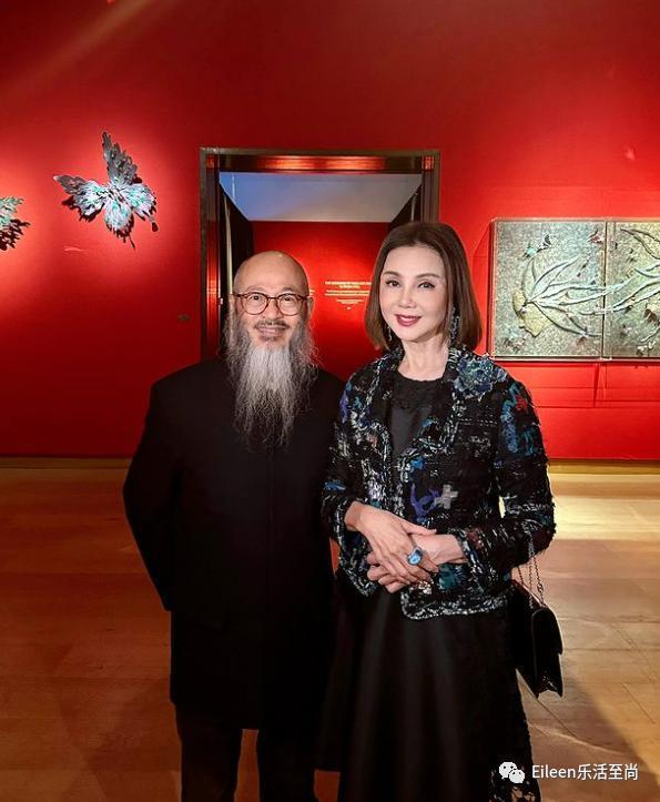 突然肯复婚？又多分200亿的豪门阔太私下到底什么样？