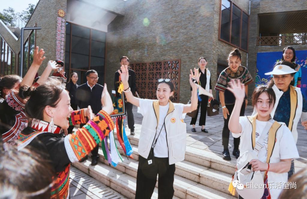 突然肯复婚？又多分200亿的豪门阔太私下到底什么样？