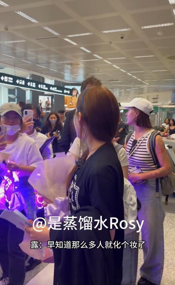 赵露思米兰时装周路透曝光 素颜亮相用意大利语打招呼