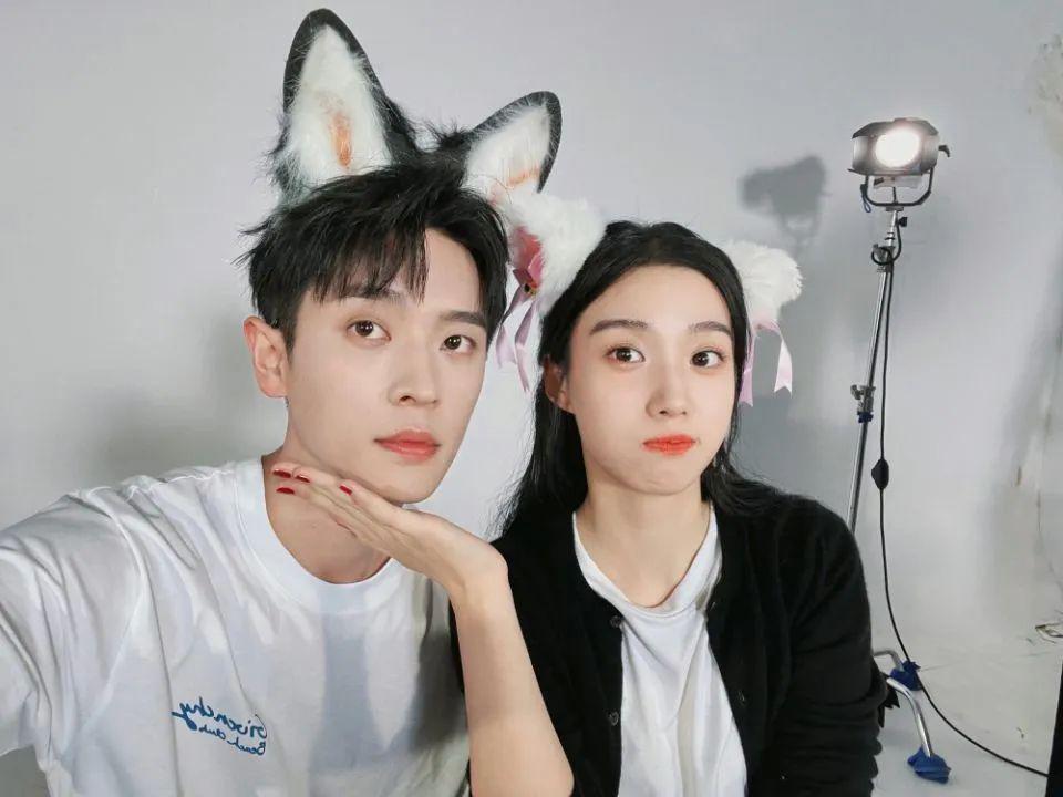 又一对悄悄谈恋爱的?