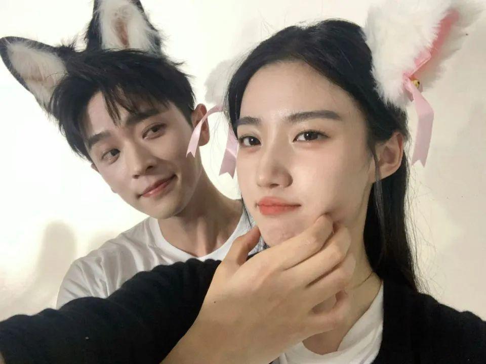 又一对悄悄谈恋爱的?