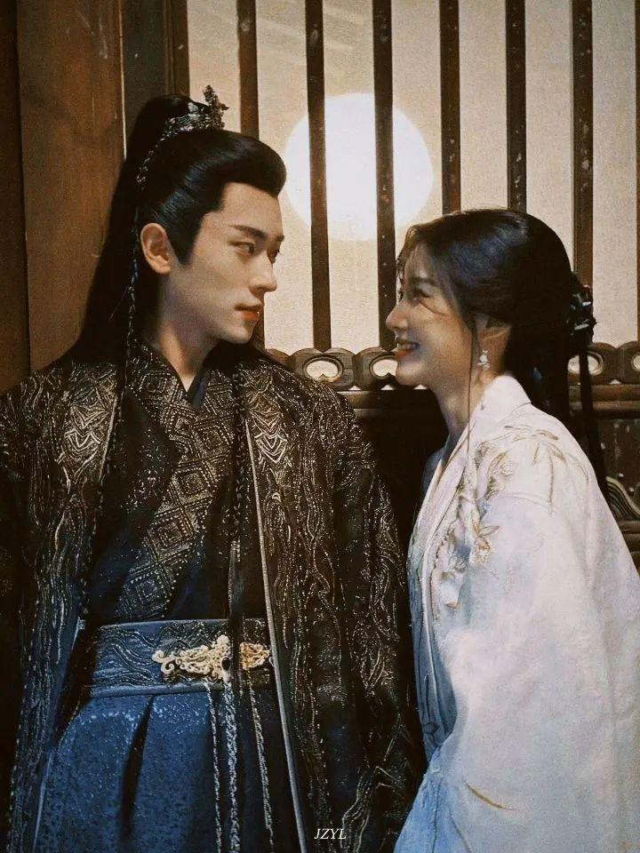 又一对悄悄谈恋爱的?