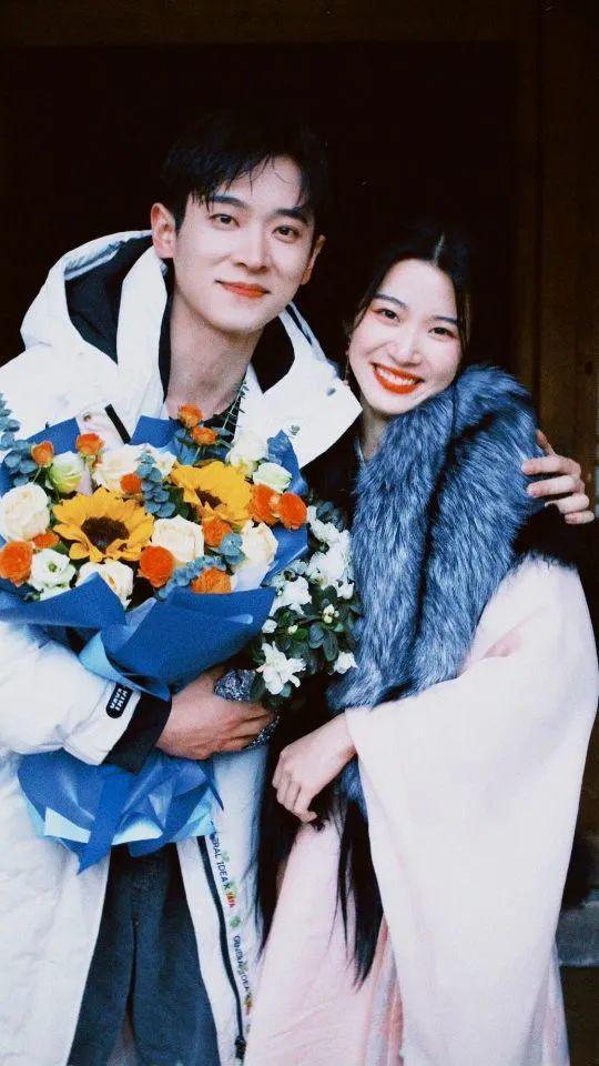 又一对悄悄谈恋爱的?