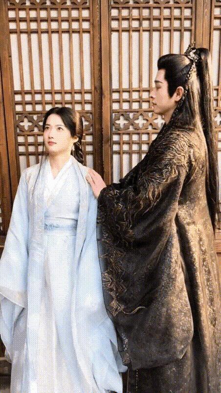 又一对悄悄谈恋爱的?