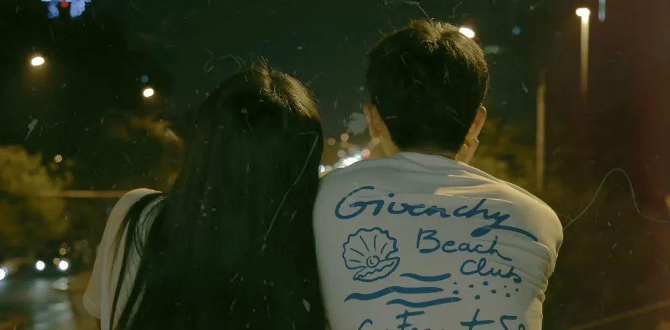 又一对悄悄谈恋爱的?