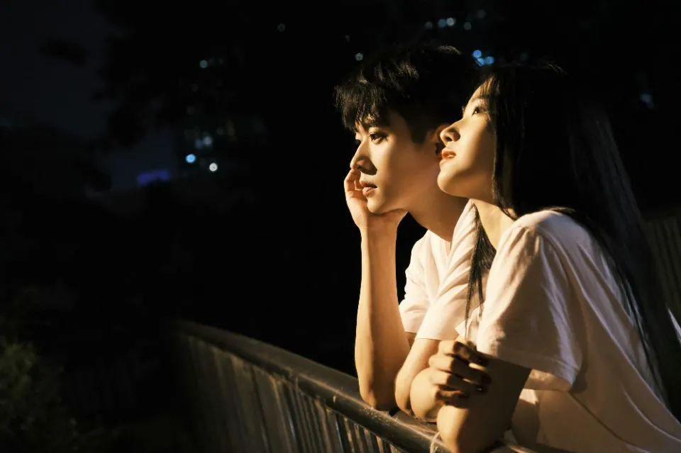 又一对悄悄谈恋爱的?