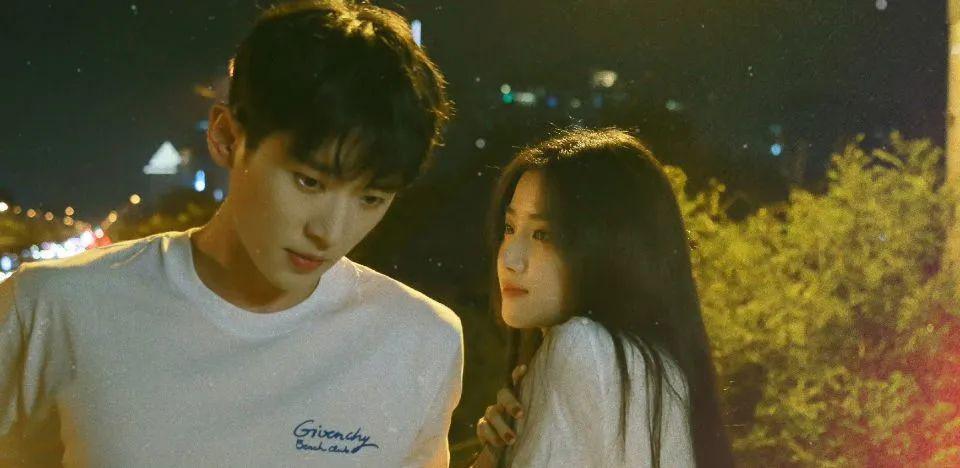 又一对悄悄谈恋爱的?