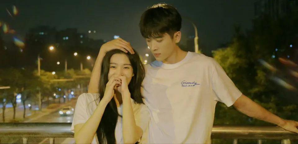 又一对悄悄谈恋爱的?