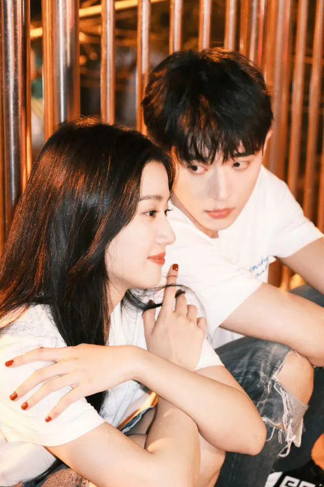 又一对悄悄谈恋爱的?