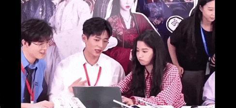 又一对悄悄谈恋爱的?