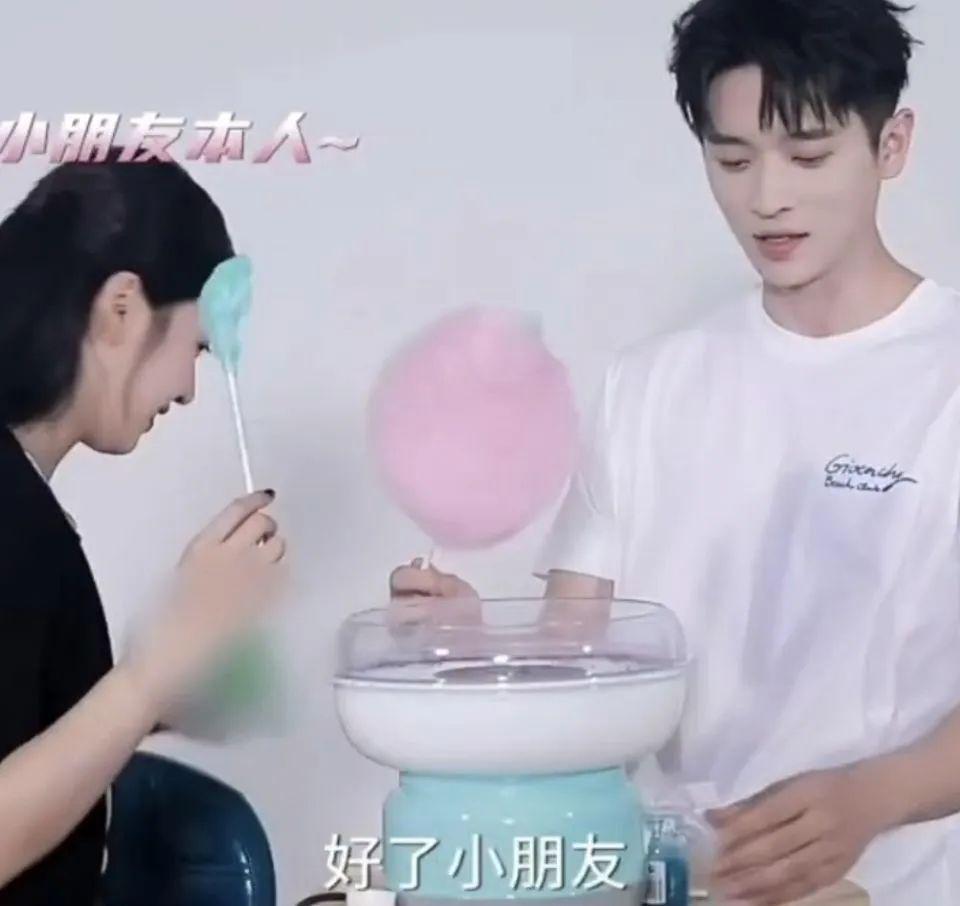 又一对悄悄谈恋爱的?