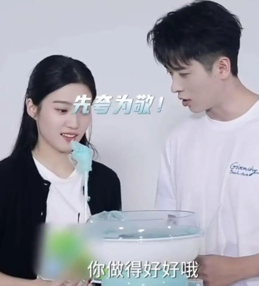 又一对悄悄谈恋爱的?