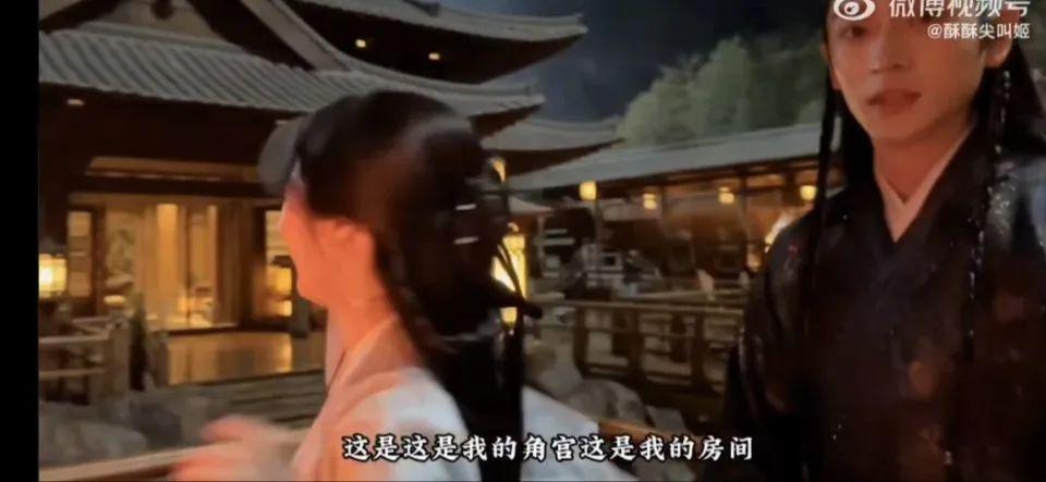 又一对悄悄谈恋爱的?