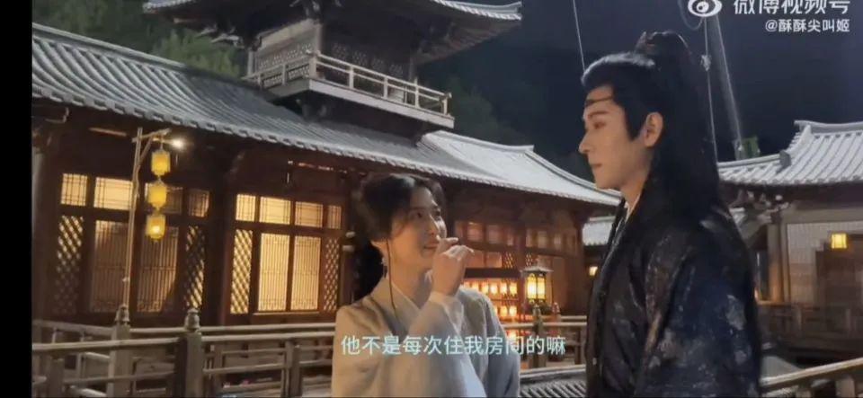 又一对悄悄谈恋爱的?